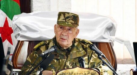 قايد صالح يدعو النخبة إلى حوار جاد و واقعي