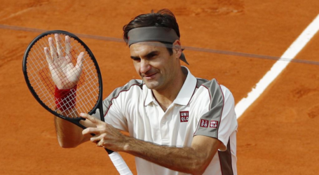 فيدرر يمتع في تقدمه في رولان غاروس