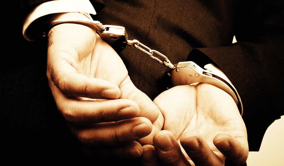 Justice-Menottes-Garde-a-vue