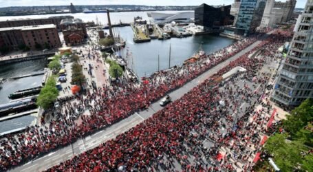 شوارع ليفربول تتحول الى كرنفال أحمر احتفالا بأبطال أوربا