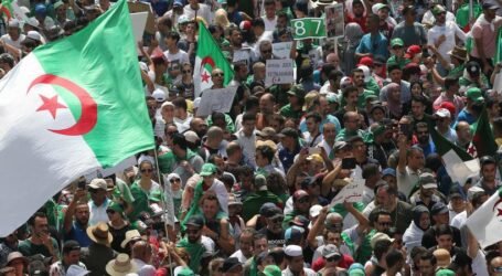 مسيرة الجمعة ال21 بالعاصمة تؤكد على رحيل النضام و توقّع على مكافحة الفساد