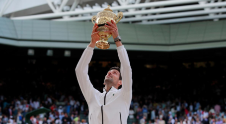 ديوكوفيتش يهزم فيدرر في نهائي مثير ويحرز لقبه الخامس في ويمبلدون