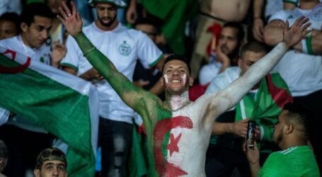 الكاف تفرض غرامة مالية ب 10 آلاف دولار على الجزائر