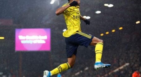 هدف أوباميانج يمنح أرسنال بقيادة المدرب أرتيتا التعادل مع بورنموث